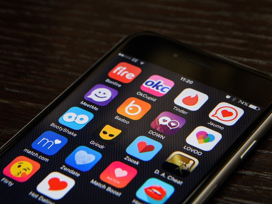 grindr cheating signs 2026